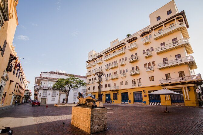 Fortress, Old Town and Shopping in Cartagena (Only for Cruisers ) - Plaza de Bolívar: Simon Bolivar and the Inquisition Palace reference point
