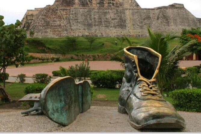 Full BILINGUAL CITYTOUR, Castle Entrance and Monuments - Meeting point and the “how do we get around?” reality