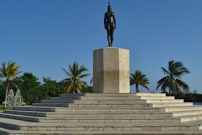 Full BILINGUAL CITYTOUR, Castle Entrance and Monuments - Bocagrande Bay and Laguito photos: the water stop that frames the city