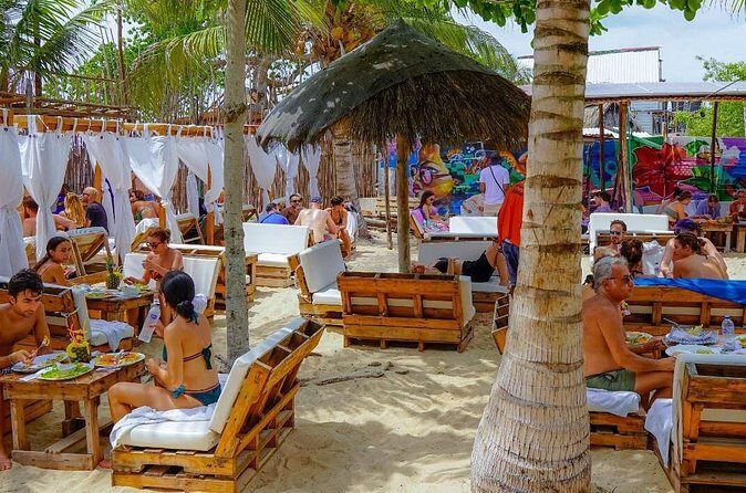 Full Day Experience in Playa Blanca with Lunch - Bathrooms, Water, Vendors, and On-Water Traffic: Plan Like You’re There