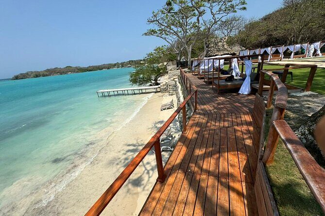 Full Day Experience Islas del Rosario at IBBIZA Beach Club - Lunch at the right time: four choices, plus sides and a drink