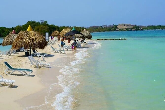 Full Day Private Beach Club Palma Island and Full Food - Sailing through San Bernardo and Islas del Rosario: the scenic route