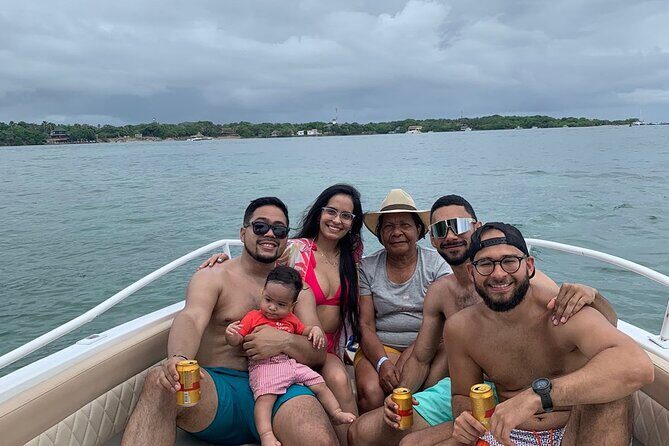 Full Day Private Tour of the Rosario Islands by Boat 29/30 ft - Barú beaches: choose your kind of beach day