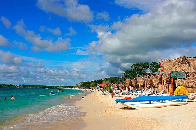 Full day rosario island, cholon, agua azul, baru and free snorkell - Cholon: seafood tasting plus chairs (a good midday reset)