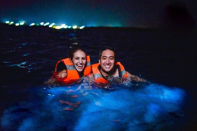 Full-Day Tour Baru - National Aviary and Playa Blanca + Bioluminescent Plankton - Cartagena Panoramas and the Barú Peninsula Route
