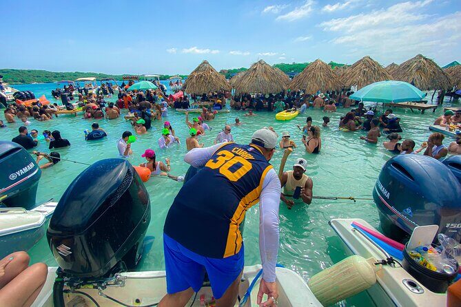 Full day tour islands of Rosario vip - Stop 5: Cholón (party island) and the social side of the sea