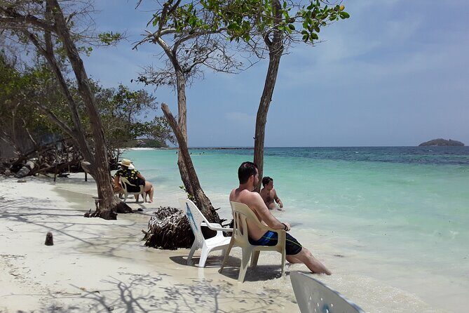 Full day tour islands of Rosario vip - Getting to the marina: 45 minutes out, 45 minutes back
