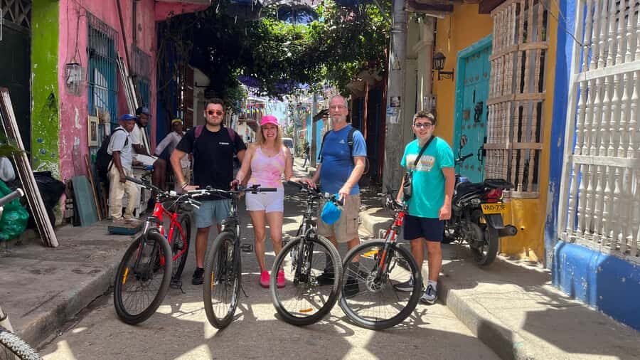 FUN BIKE RIDE WITH LUNCH AT ANTHONY BOURDAIN FAVORITE SPOT - Cartagena Bay and San Sebastián Fort: Views That Make the Effort Worth It
