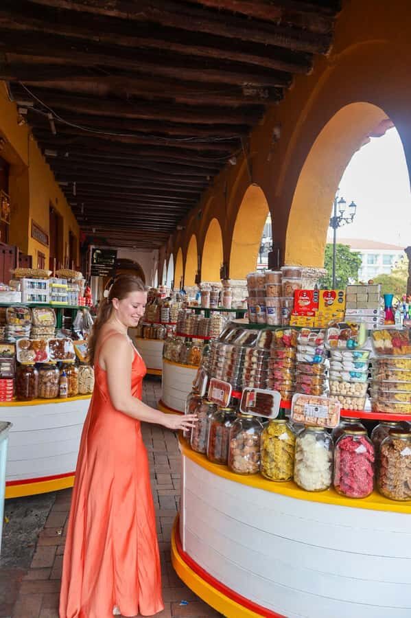 Gastronomic tour and professional photos in the old city - Price and value: $76 that includes the hard parts