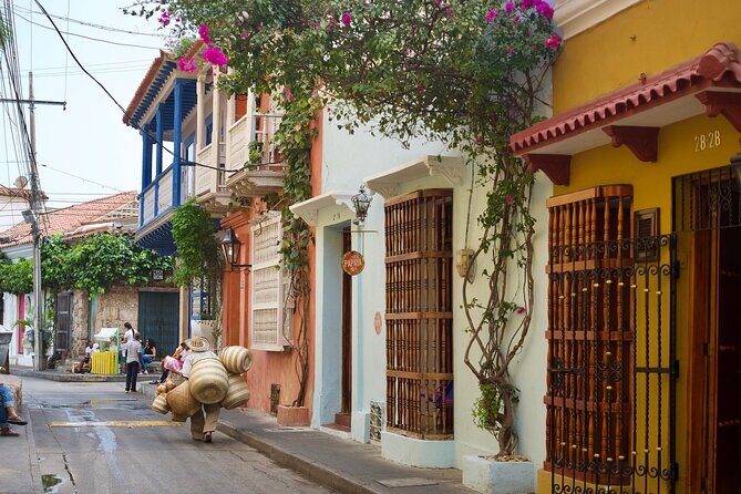 Getsemani Private Walking Tour - First stop: Torre del Reloj at Boca del Puente (and why it’s a smart start)
