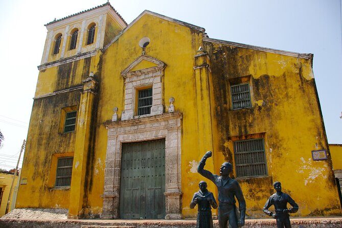 Getsemani Private Walking Tour - Plaza de La Trinidad and the Holy Trinity church: independence story in the open