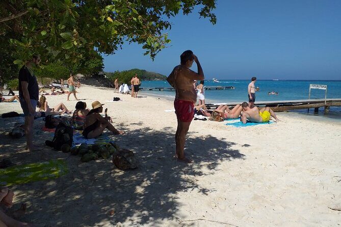 Great Tours Rosario Island, Blue Beach, Cholon And White Beach - Rosario Islands snorkeling: what that hour usually feels like