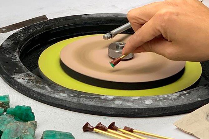 Hands‑On Colombian Emerald Polishing Experience - Taking Home the Right Emerald: The $90 Value Math