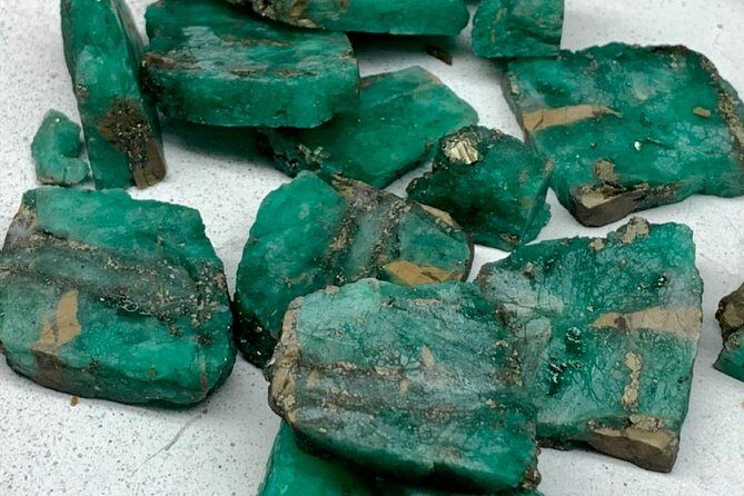 Hands‑On Colombian Emerald Polishing Experience - Hotel Pickup, Small-Group Attention, and Why It Helps