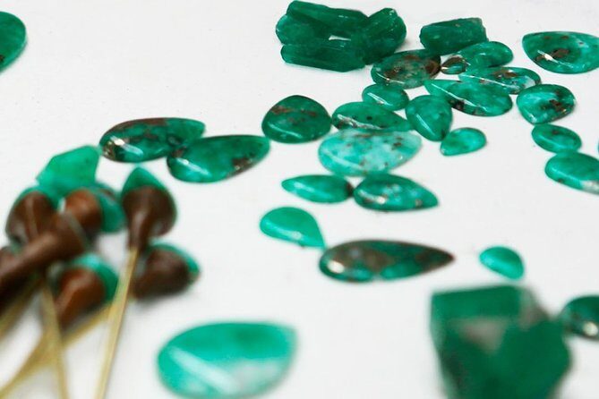 Hands‑On Colombian Emerald Polishing Experience - Caribe Museum: See an Emerald Collection Up Close