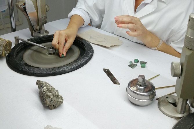 Hands‑On Colombian Emerald Polishing Experience - The 90-Minute Hands-On Class: Polishing 3 Emeralds