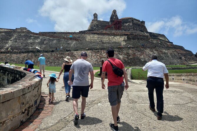 Highlights & Iconic Places Tour! - Getsemaní streets: color, culture, and real people watching