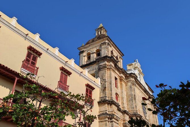 Historical private Tour - Stop 4: Plaza de Bolívar—The Statue, the Birds, and the Colonial Layout