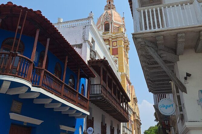 Historical Tour of Cartagena - Queens, memory, and a long pause in Bolivar Park (National Beauty Contest to Plaza de Bolívar)