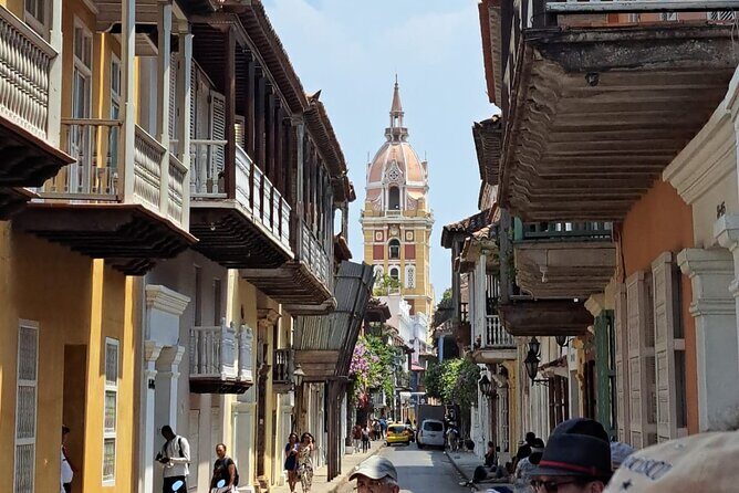 Historical Tour of Cartagena - Parque Centenario: a French-style break with animals and birds
