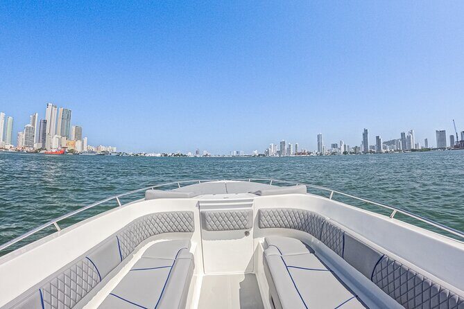 Large Boat Rental in Cartagena de Indias - Why a 13-meter Bravo 410 Works Better Than a Smaller Boat