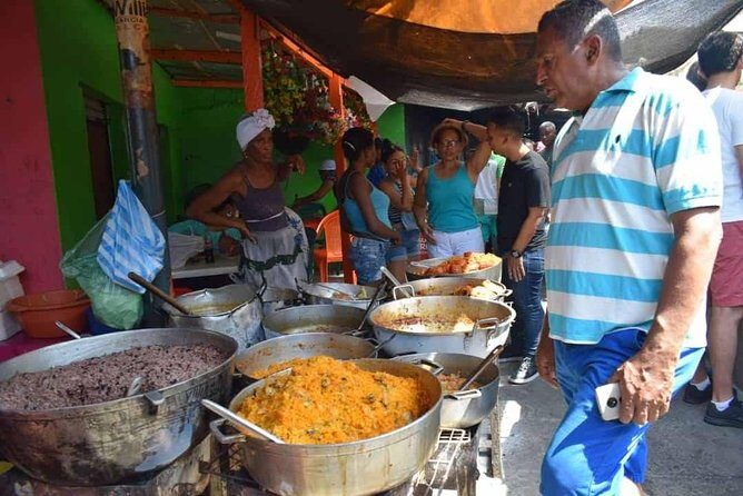 Local immersion in the Bazurto Market - Your 10:00 am meeting at Dg. 35 #7-3