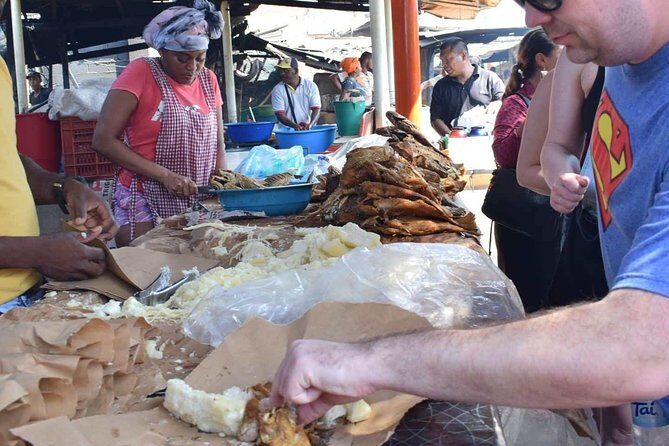 Local immersion in the Bazurto Market - The itinerary flow: one stop, a full market reality