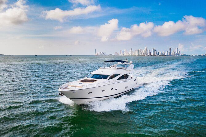 Marlet Sunseeker 82' yacht rental, the largest in Cartagena - Who should book this Marlet charter