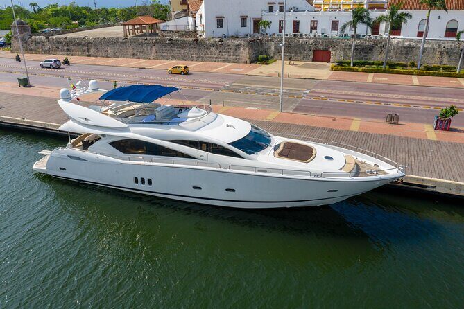 Marlet Sunseeker 82' yacht rental, the largest in Cartagena - The 8-hour plan: choose the slot that fits your group
