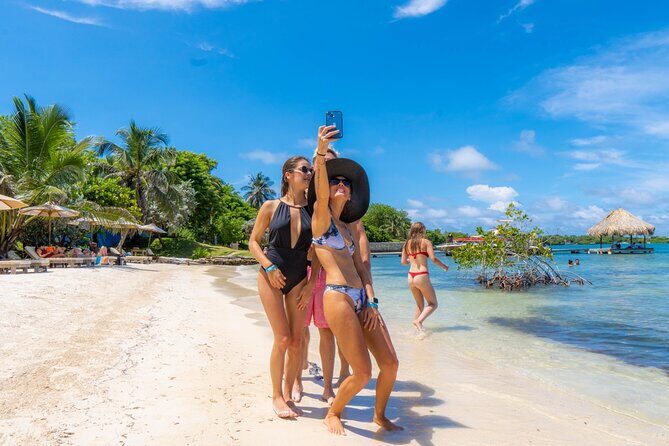 Maximize Your Day: The 5 Essential Stops in the Rosario Islands - Key Stops and What They Feel Like