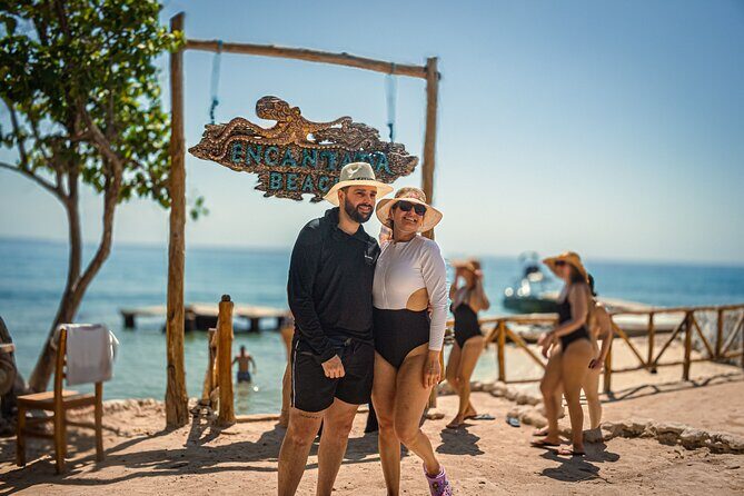 Maximize Your Day: The 5 Essential Stops in the Rosario Islands - Cholón: The Floating Party Scene in a Controlled Dose
