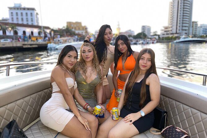 Night Boat Party - Private Boat Rental - Isla Tierra Bomba: 2 hours of off-the-coast views and free admission time