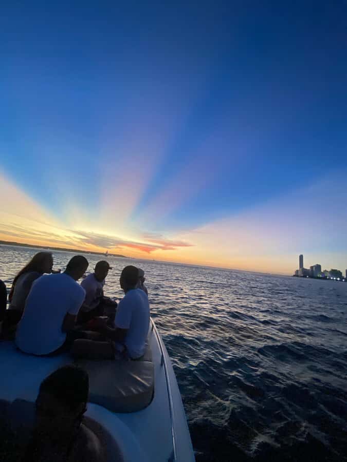 Nightlife: sunset boat party + tour of the old town - A Sunset Boat Party Plus Getsemaní Night Walk