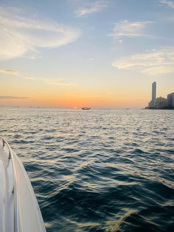 Nightlife: sunset boat party + tour of the old town - Getsemaní After Dark: Colors, Art, Hidden Paths, and Dance Stops