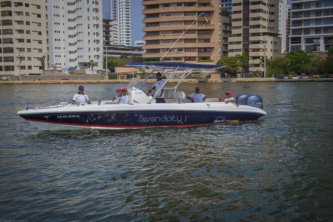 One way private water transfer between Cartagena and the Islands (6 ppl max) - Where you meet: Todomar CHL Marina Bocagrande