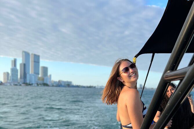 Open bar sunset party in the bay sharing with natives - Monumento Los Pegasos: The Sea-View Stop That Shows Off Cartagena