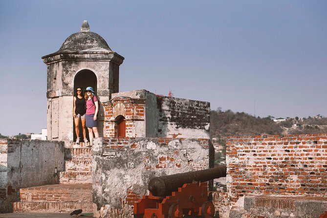 Panoramic & Shopping - Stop 1: Walled City of Cartagena and 20 minutes for handicrafts