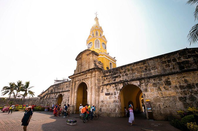 Panoramic & Shopping - Stop 2: Las Bovedas highlights, San Felipe views, and the “real Cartagena” feel