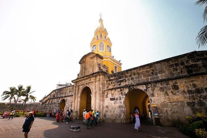 Panoramic & Shopping - Stop 3: Castillo de San Felipe de Barajas (and why forts are never boring here)