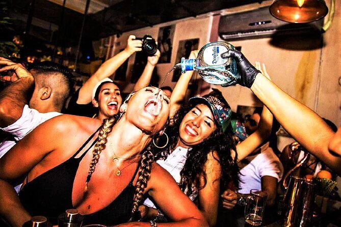 Party without limits! Cartagena; VIP Party. - Stop 1: Centro Histórico, Live Music and Quick Warm-Up
