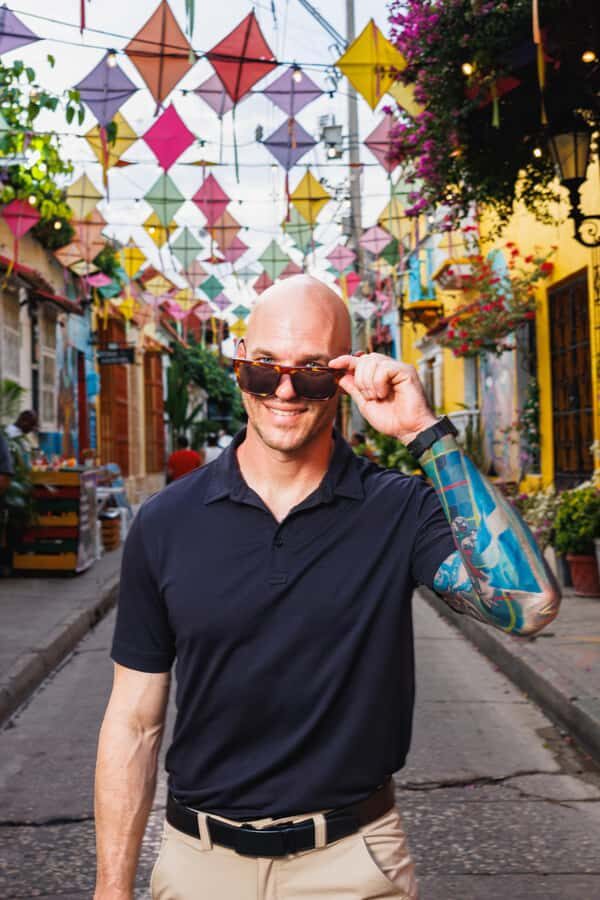 photo session through the streets of cartagena - Custom Route Energy: You Pick the Places, the Pro Handles the Results