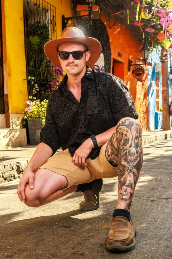 photo session through the streets of cartagena - Posing and Personality: Why the Photographer Approach Makes the Difference