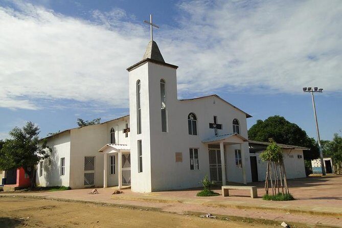 Popular Tour San Basilio De Palenque - Getting There by Public Transport: Budget time for real roads