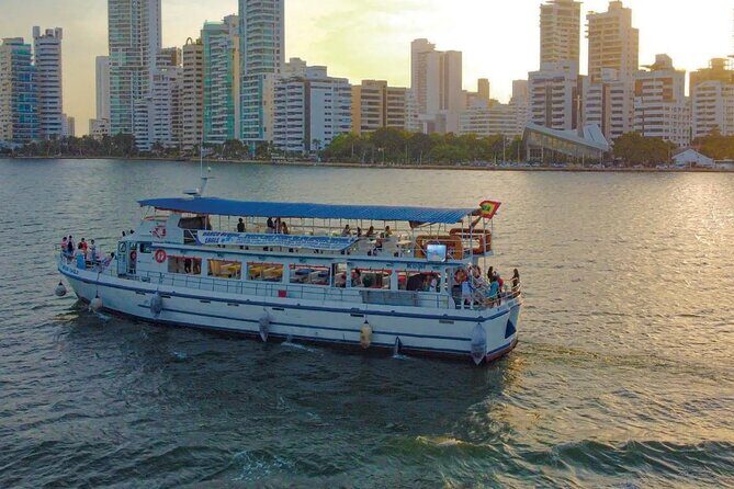 Premium Cruise Tour in Cartagena with Sunset and Open Bar - Stop Details: Muelle de los Pegasos and the Bay Panoramic Loop
