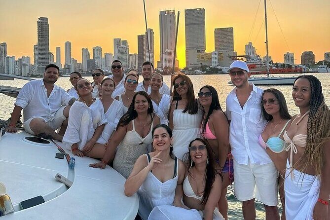 Premium Cruise Tour in Cartagena with Sunset and Open Bar - The Big Inclusions: DJ, Music, Animation, Dance Classes, and a Welcome Cocktail