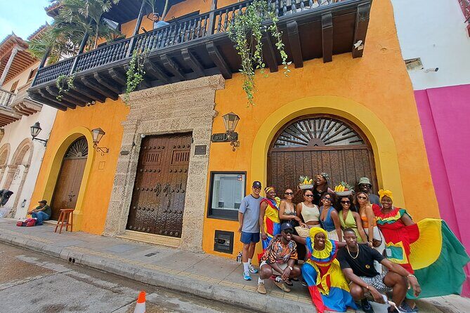 Private Cartagena Walking tour - Plaza de Bolívar and the Inquisition Palace: baroque beauty with a hard edge