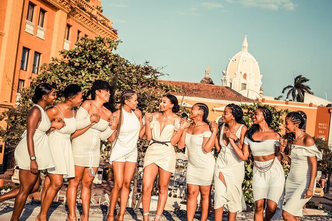 Private photo shoot in Cartagena in Spanish - Stop in the Centro Historico: where portraits look effortless