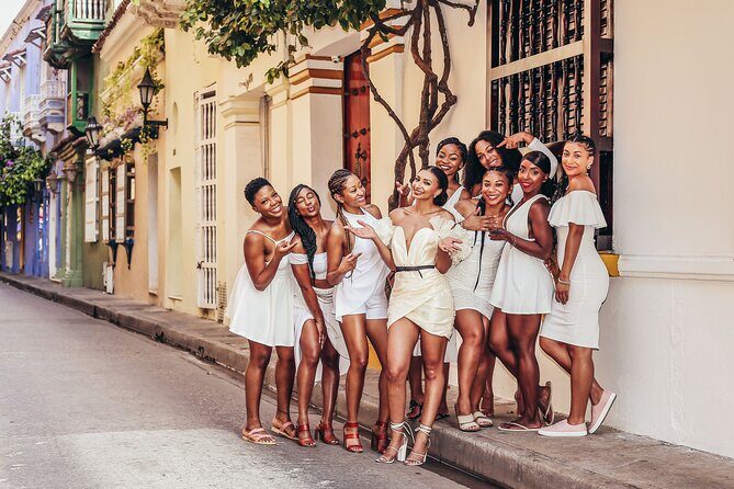 Private photo shoot in Cartagena in Spanish - Climbing the wall: the view shots that make the set feel complete