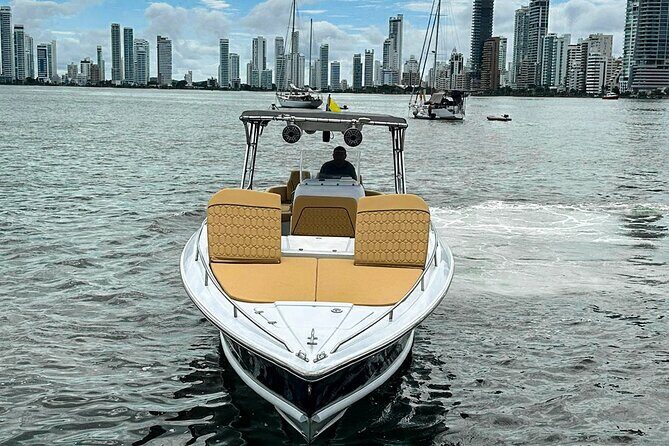 Private tour in luxury boat LaMorronga 41' to the Rosario Islands - The 8-hour timing choices that can make or break your day