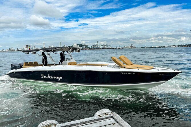 Private tour in luxury boat LaMorronga 41' to the Rosario Islands - Onboard comfort you’ll actually notice: ice, shower, and sound